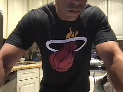 Snapshot of BigGuyMuscle chatting on March 2025 01:59:02 AM BigGuyMuscle online show from March 2025 01:59:02 AM