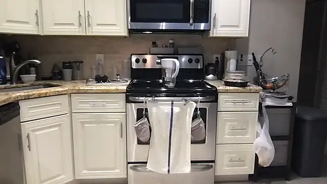 Snapshot of BigGuyMuscle chatting on March 2025 05:16:02 PM BigGuyMuscle online show from March 2025 05:16:02 PM