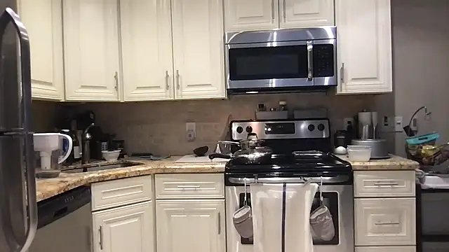 Snapshot of BigGuyMuscle chatting on March 2025 04:02:02 PM BigGuyMuscle online show from March 2025 04:02:02 PM