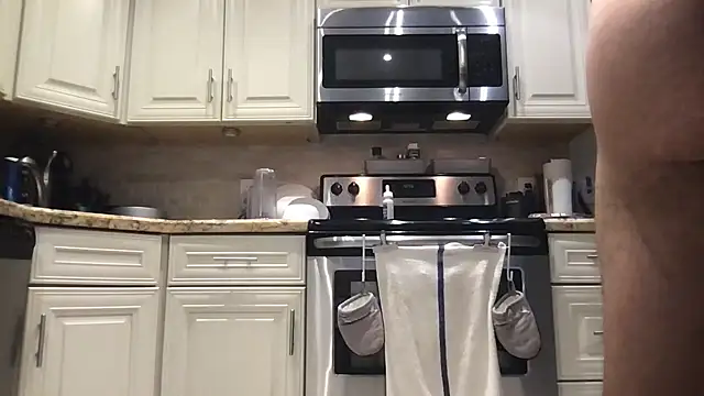 Snapshot of BigGuyMuscle chatting on March 2025 03:47:02 PM BigGuyMuscle online show from March 2025 03:47:02 PM