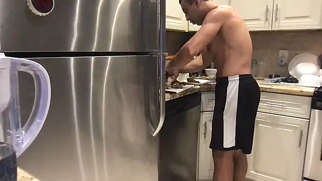 Snapshot of BigGuyMuscle chatting on March 2025 09:35:01 PM BigGuyMuscle online show from March 2025 09:35:01 PM