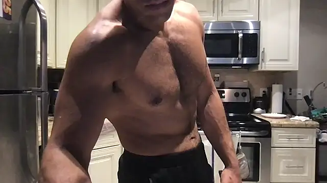 Snapshot of BigGuyMuscle chatting on March 2025 10:17:01 PM BigGuyMuscle online show from March 2025 10:17:01 PM