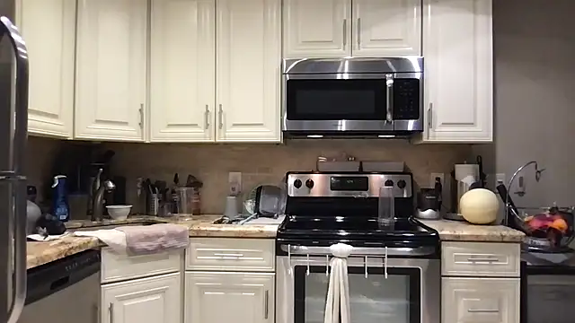 Snapshot of BigGuyMuscle chatting on September 2025 09:26:02 PM BigGuyMuscle online show from September 2025 09:26:02 PM