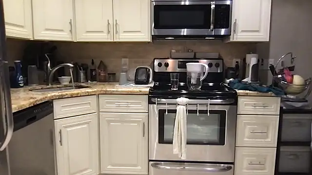 Snapshot of BigGuyMuscle chatting on September 2025 08:19:01 PM BigGuyMuscle online show from September 2025 08:19:01 PM