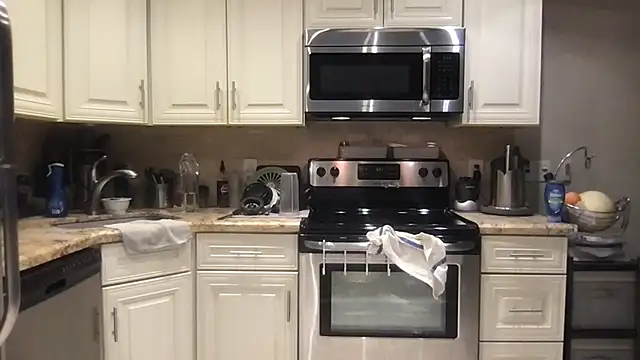 Snapshot of BigGuyMuscle chatting on September 2025 10:22:01 PM BigGuyMuscle online show from September 2025 10:22:01 PM