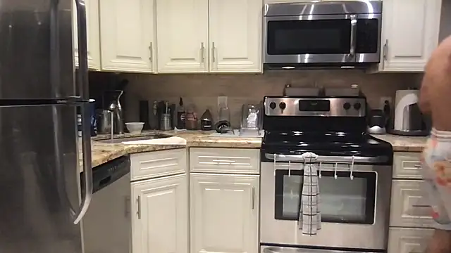 Snapshot of BigGuyMuscle chatting on September 2025 05:40:02 PM BigGuyMuscle online show from September 2025 05:40:02 PM