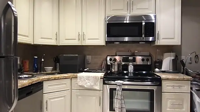 Snapshot of BigGuyMuscle chatting on October 2025 05:52:01 AM BigGuyMuscle online show from October 2025 05:52:01 AM