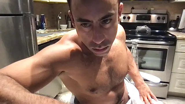 Snapshot of BigGuyMuscle chatting on November 2025 07:18:02 AM BigGuyMuscle online show from November 2025 07:18:02 AM