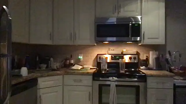 Snapshot of BigGuyMuscle chatting on November 2025 08:00:02 AM BigGuyMuscle online show from November 2025 08:00:02 AM