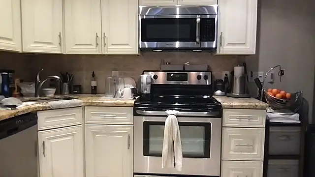 Snapshot of BigGuyMuscle chatting on November 2025 09:24:02 PM BigGuyMuscle online show from November 2025 09:24:02 PM