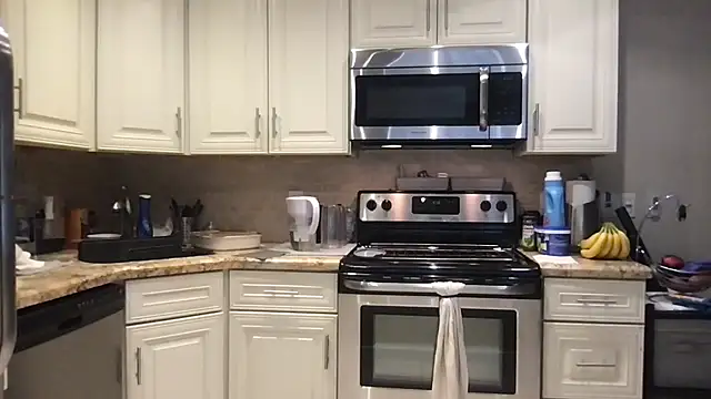 Snapshot of BigGuyMuscle chatting on December 2025 01:16:02 PM BigGuyMuscle online show from December 2025 01:16:02 PM