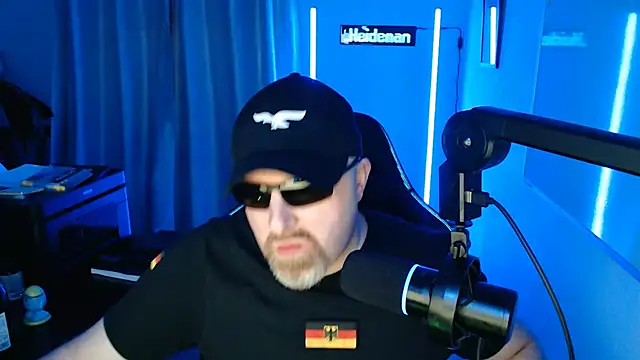 Snapshot of DerPornoPete chatting on September 2025 09:51:01 PM DerPornoPete online show from September 2025 09:51:01 PM