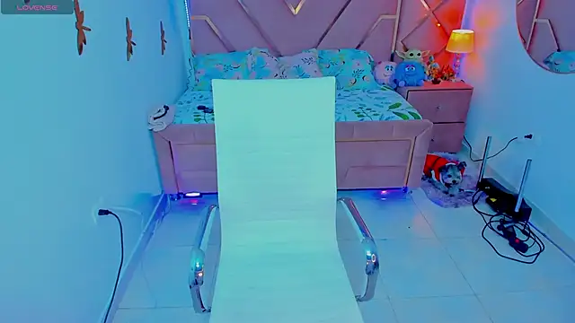 natalia-888 online show from December 2024 05:23:02 PM