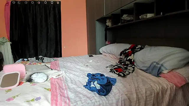 Snapshot of wanderlustxxx_ chatting on October 2025 01:34:01 PM wanderlustxxx online show from October 2025 01:34:01 PM