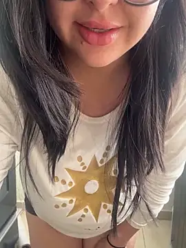 MileyGia online show from January 2026 07:17:01 PM