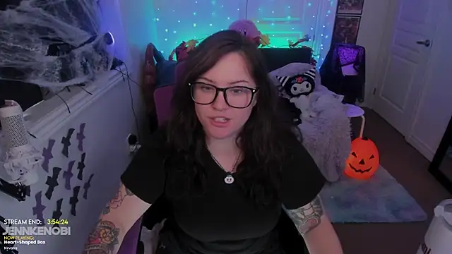 JennKenobi online show from October 2025 02:42:02 PM