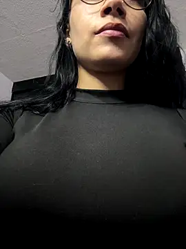 Angela isabella online show from December 2025 10:39:02 PM