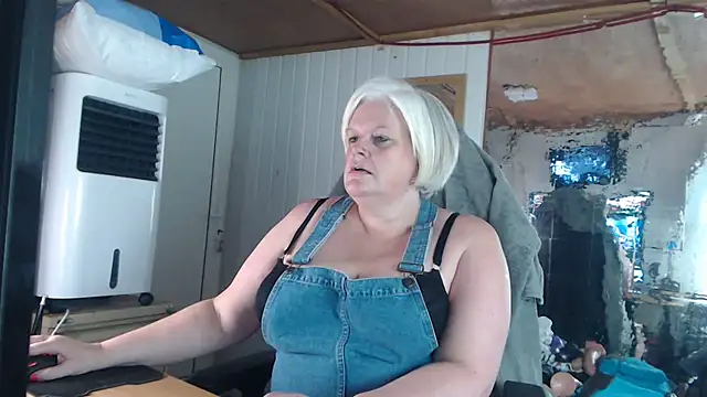 sexychazza16 online show from October 2025 08:07:01 PM