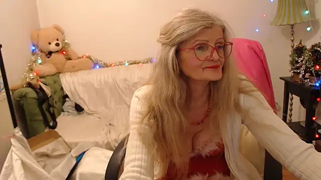 Snapshot of BlairFort chatting on December 2024 10:58:02 PM BlairFort online show from December 2024 10:58:02 PM