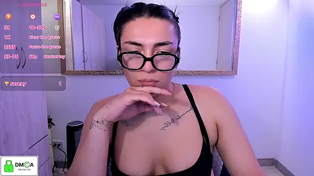 Snapshot of EricaVanderhill chatting on June 2026 10:29:02 PM EricaVanderhill online show from June 2026 10:29:02 PM