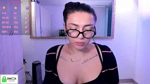 Snapshot of EricaVanderhill chatting on June 2026 10:23:02 PM EricaVanderhill online show from June 2026 10:23:02 PM
