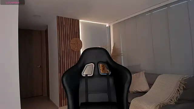 AnnieHallX online show from March 2025 12:01:02 PM