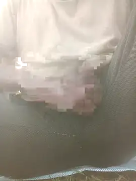 Snapshot of FinableKnee chatting on October 2025 02:56:01 AM FinableKnee online show from October 2025 02:56:01 AM