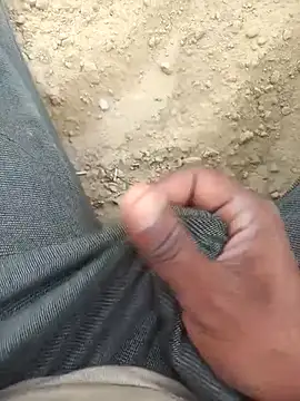 Snapshot of FinableKnee chatting on October 2025 04:13:01 AM FinableKnee online show from October 2025 04:13:01 AM