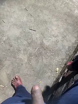 Snapshot of FinableKnee chatting on October 2025 01:22:02 PM FinableKnee online show from October 2025 01:22:02 PM