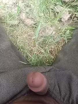 Snapshot of FinableKnee chatting on October 2025 05:37:01 AM FinableKnee online show from October 2025 05:37:01 AM