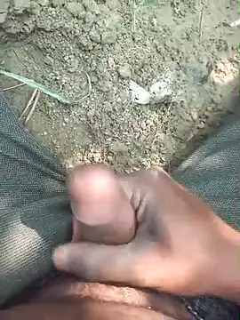 Snapshot of FinableKnee chatting on October 2025 05:22:02 AM FinableKnee online show from October 2025 05:22:02 AM