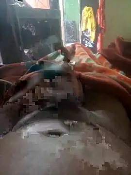 Snapshot of FinableKnee chatting on October 2025 02:01:02 AM FinableKnee online show from October 2025 02:01:02 AM