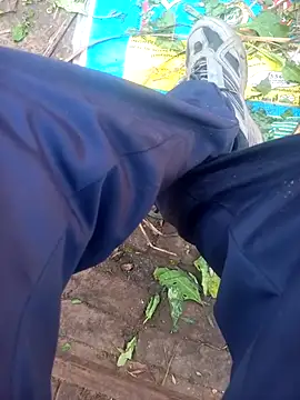 Snapshot of FinableKnee chatting on November 2025 03:09:02 AM FinableKnee online show from November 2025 03:09:02 AM