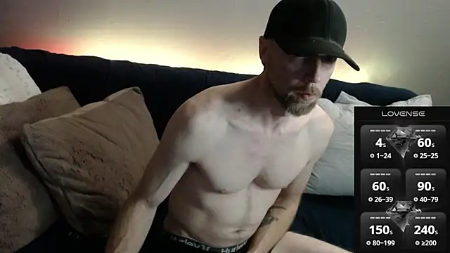 MaxRouger online show from December 2025 01:43:01 AM