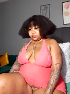 Snapshot of PearlSexxy69 chatting on November 2025 01:18:02 AM PearlSexxy69 online show from November 2025 01:18:02 AM