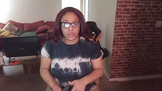 Snapshot of EntitledMistress chatting on December 2024 07:37:02 PM EntitledMistress online show from December 2024 07:37:02 PM