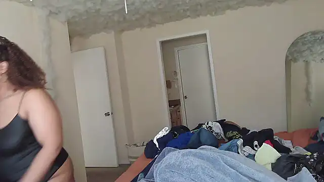 Snapshot of EntitledMistress chatting on February 2026 05:00:02 PM EntitledMistress online show from February 2026 05:00:02 PM