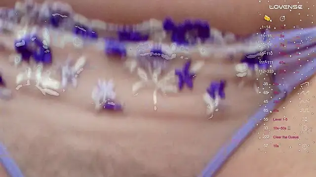 Snapshot of Vivian_cutie chatting on March 2025 06:39:02 PM Vivian cutie online show from March 2025 06:39:02 PM