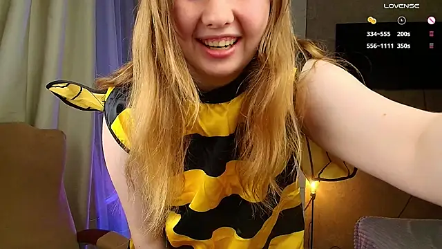 Snapshot of Vivian_cutie chatting on October 2025 03:46:02 PM Vivian cutie online show from October 2025 03:46:02 PM