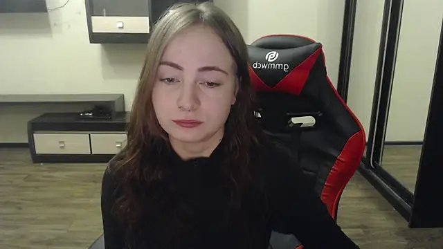 Laralianna online show from February 2025 05:42:01 PM