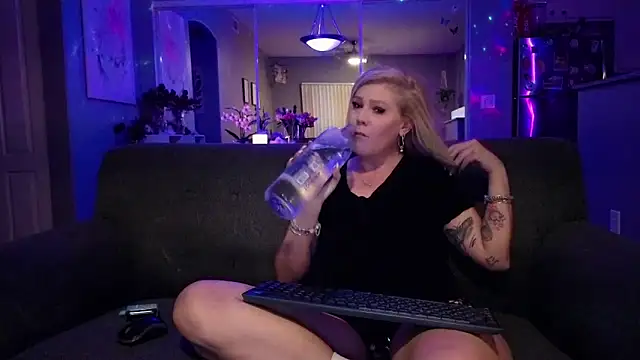 Lexi Shocker online show from November 2025 04:02:02 AM