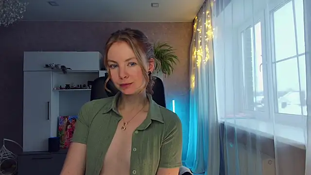 Cuddle Cat online show from December 2024 07:07:02 AM