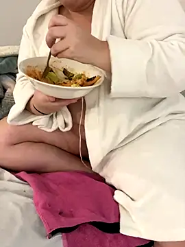 sweeti Em online show from December 2025 07:00:01 PM