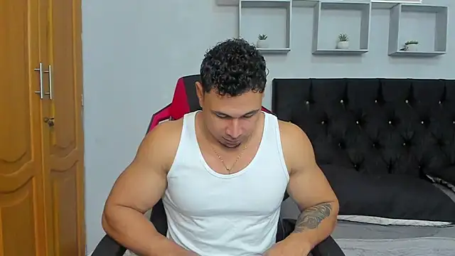 tyler hank01 online show from June 2026 06:36:02 PM