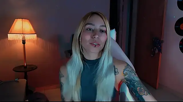 Snapshot of Saucy_Jenn chatting on December 2024 10:53:02 PM Saucy Jenn online show from December 2024 10:53:02 PM