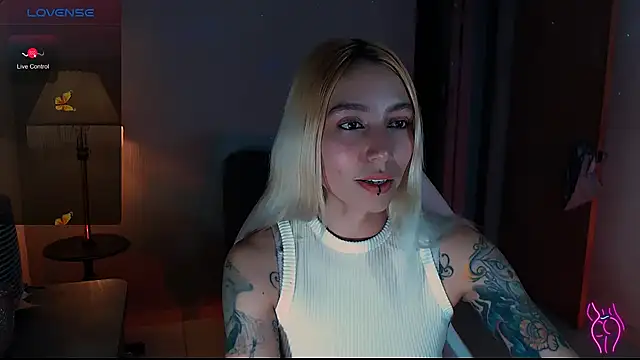 Snapshot of Saucy_Jenn chatting on December 2024 04:25:01 AM Saucy Jenn online show from December 2024 04:25:01 AM