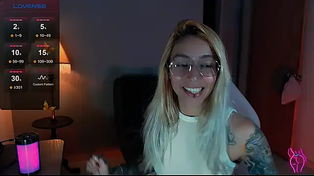 Snapshot of Saucy_Jenn chatting on December 2024 10:36:01 PM Saucy Jenn online show from December 2024 10:36:01 PM