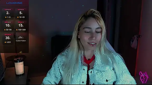 Snapshot of Saucy_Jenn chatting on December 2024 01:46:01 AM Saucy Jenn online show from December 2024 01:46:01 AM