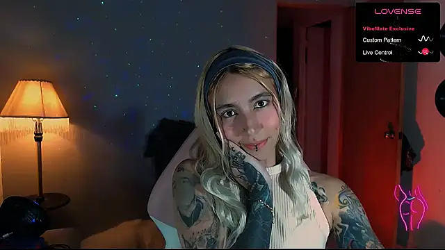 Snapshot of Saucy_Jenn chatting on December 2024 12:09:02 AM Saucy Jenn online show from December 2024 12:09:02 AM