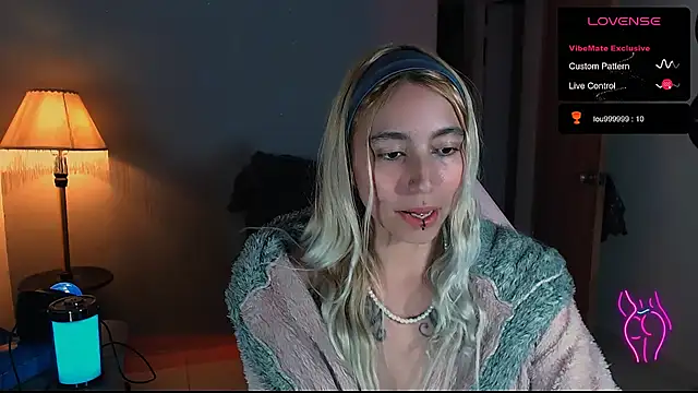 Snapshot of Saucy_Jenn chatting on December 2024 03:11:02 AM Saucy Jenn online show from December 2024 03:11:02 AM